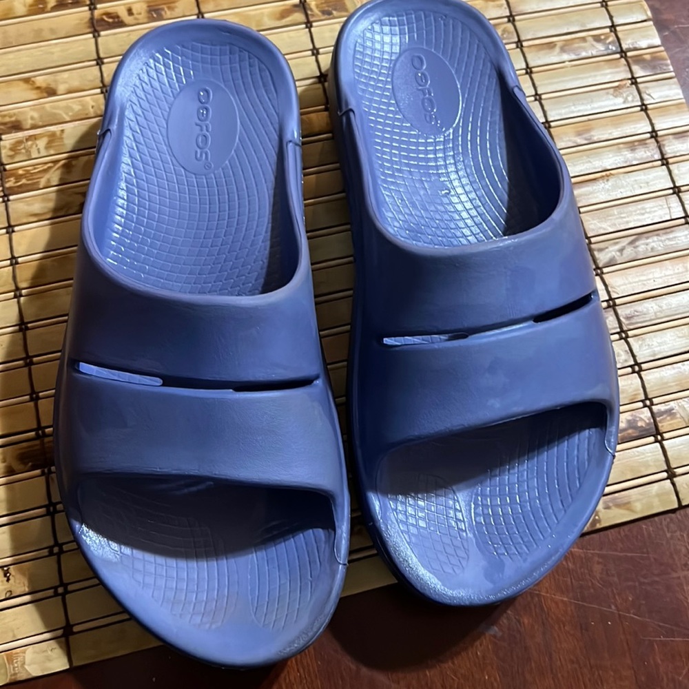 Lavender oofos - worn but in great condition.